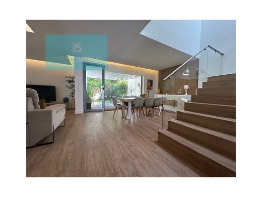 Смежная Вилла, Шарнека, Almada