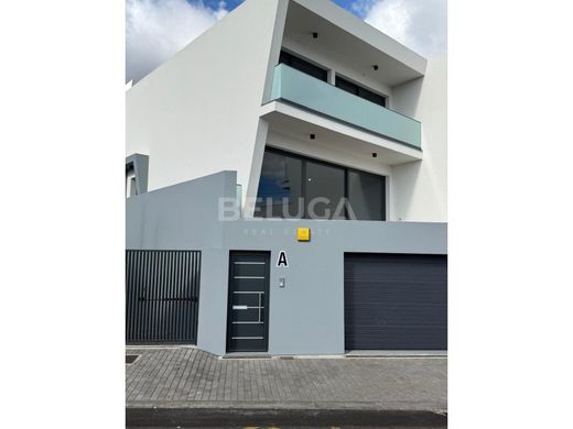 Semidetached House in Funchal, Madeira
