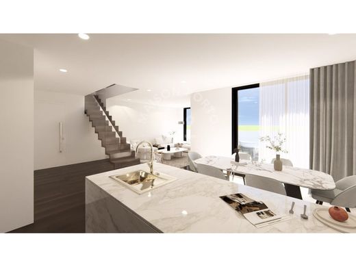 Apartment / Etagenwohnung in Ovar, Distrito de Aveiro