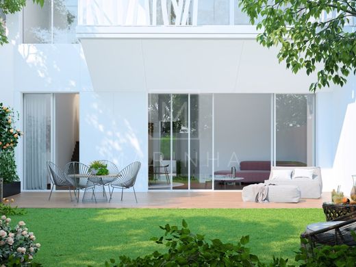 Apartment / Etagenwohnung in Oeiras, Lissabon