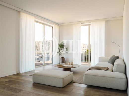 Apartment / Etagenwohnung in Lumiar, Lisbon