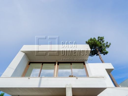 Luxury home in Aroeira, Almada