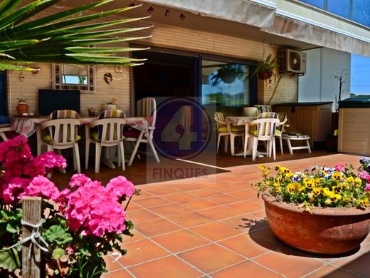 Apartment / Etagenwohnung in Castell-Platja d'Aro, Provinz Girona