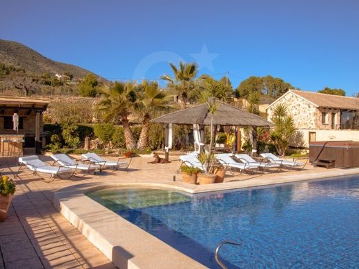 ﻣﻨﺰﻝ ﺭﻳﻔﻲ/ ﺑﻴﺖ ﻤﺰﺭﻋﺔ ﻓﻲ Benissa, Provincia de Alicante