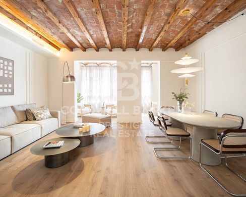 Apartment / Etagenwohnung in Barcelona, Provinz Barcelona