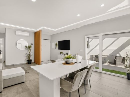 Semidetached House in Seixal, Distrito de Setúbal