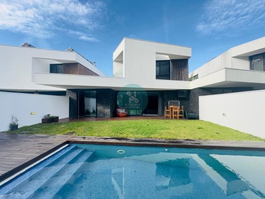 Смежная Вилла, Брага, Braga