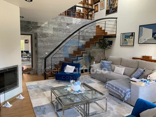 Luxury home in Charneca de Caparica, Almada