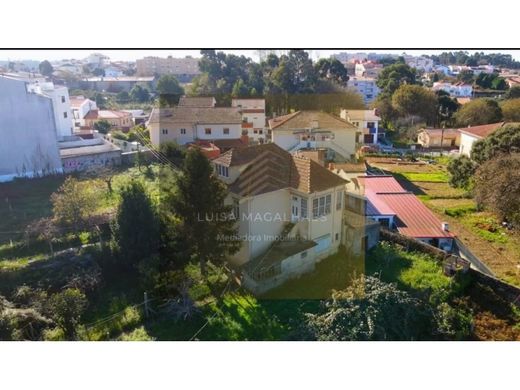 ヴィラ・ノヴァ・デ・ガイア
, Vila Nova de Gaiaの高級住宅