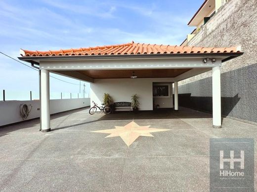 Luxus-Haus in Santa Cruz, Madeira