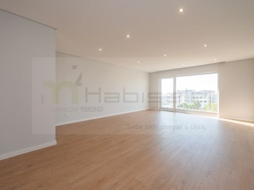 Apartment / Etagenwohnung in Cascais, Lissabon