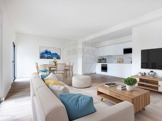 Apartment / Etagenwohnung in Oeiras, Lissabon