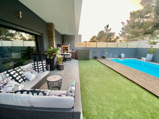 Semidetached House in Charneca de Caparica, Almada