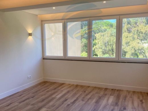 Apartment / Etagenwohnung in Cascais, Lissabon