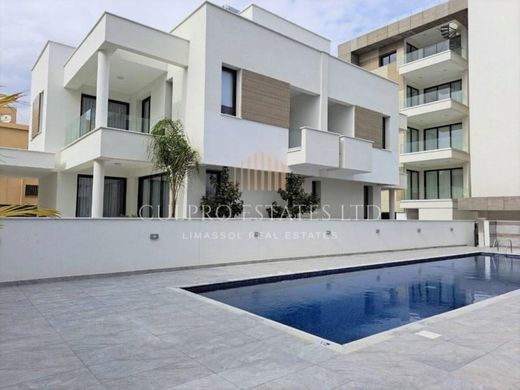 Germasógeia, Limassol Districtの高級住宅