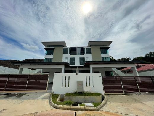 Semidetached House in Kampong Gadong, Daerah Brunei dan Muara