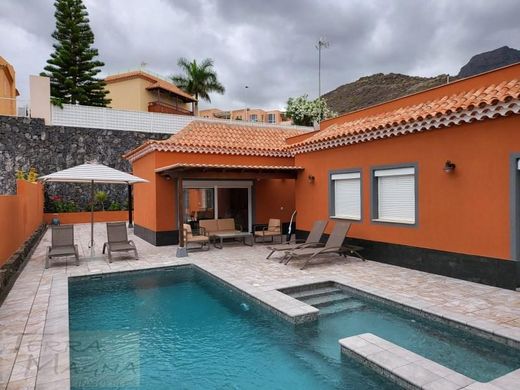 Villa in Adeje, Province of Santa Cruz de Tenerife