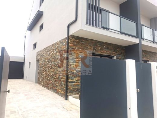 Смежная Вилла, Seixal, Distrito de Setúbal