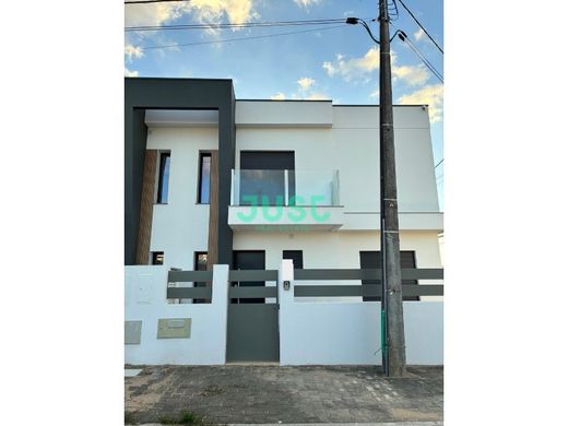 Mehrfamilienhaus in Seixal, Distrito de Setúbal