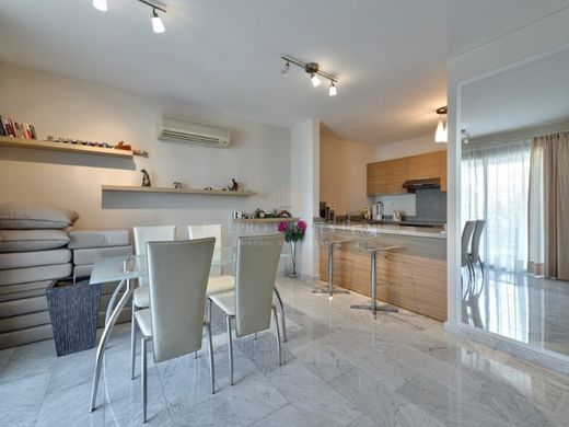 Apartment / Etagenwohnung in Limassol, Limassol District