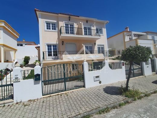 Συγκρότημα ανεξάρτητων κατοικιών σε Lourinhã, Distrito de Lisboa