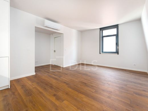 Apartment in Alcântara, Almada