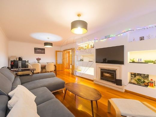 Apartment / Etagenwohnung in Cascais, Lissabon