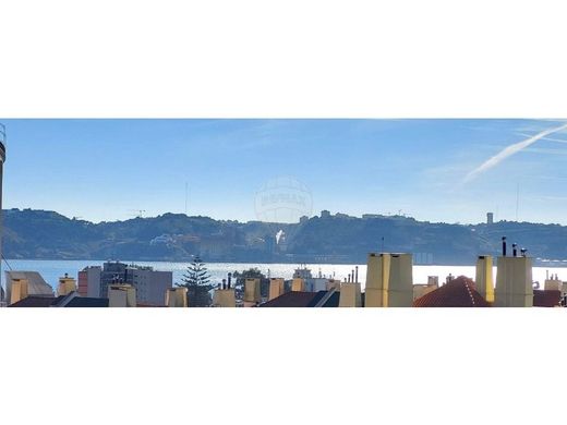 Apartment in Alcântara, Almada