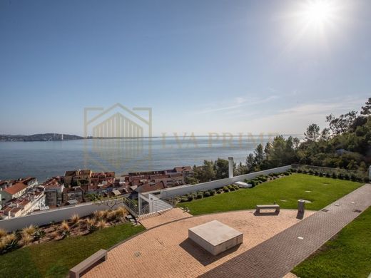 Apartment / Etagenwohnung in Oeiras, Lissabon