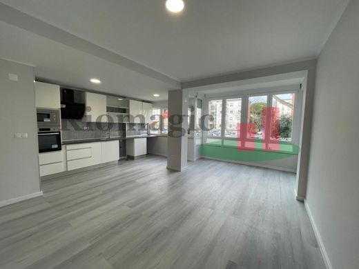 Apartment / Etagenwohnung in Oeiras, Lissabon