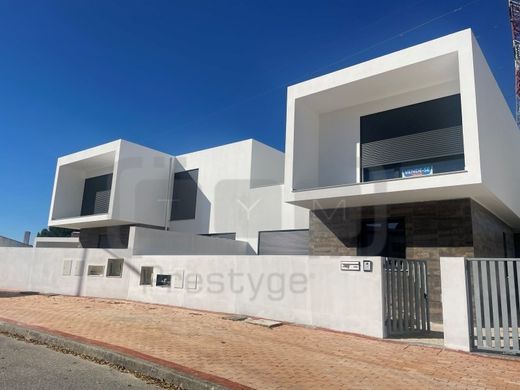 Mehrfamilienhaus in Entroncamento, Distrito de Santarém