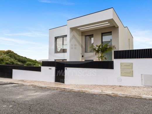 Vrijstaand huis in Loures, Distrito de Lisboa