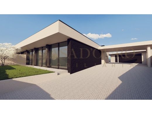 Semidetached House in Vila Nova de Gaia, Distrito do Porto