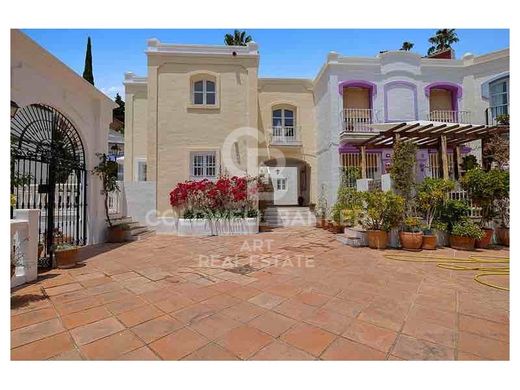 ‏וילה רב-משפחתית ב  Benahavís, Provincia de Málaga