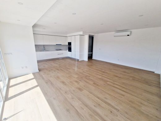 Chalet Pareado en Almada, Setúbal