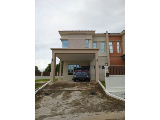 Chalet Pareado en Kampong Sengkurong