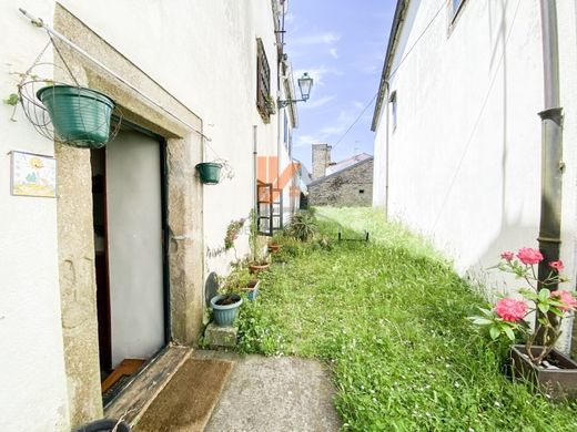 Mehrfamilienhaus in Santiago de Compostela, Provincia da Coruña