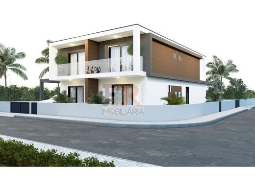 Смежная Вилла, Seixal, Distrito de Setúbal