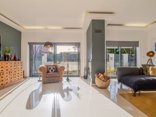 호화 저택 / Aroeira, Almada