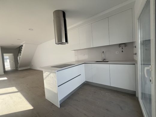 ‏וילה רב-משפחתית ב  Seixal, Distrito de Setúbal