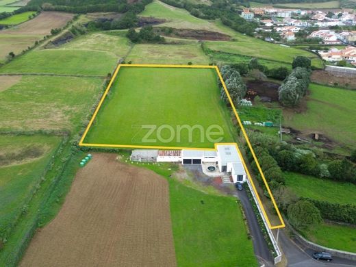 Grond in Ponta Delgada, Azores