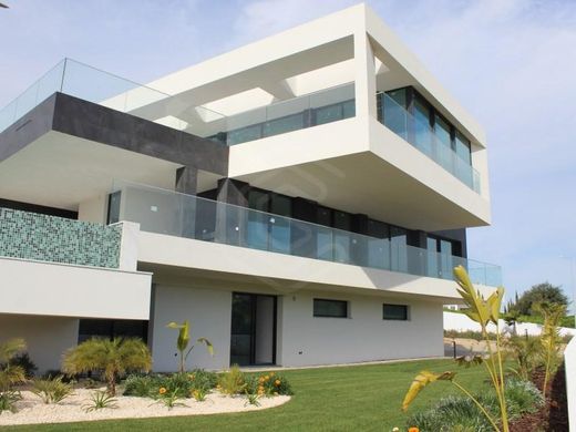 Einfamilienhaus in Lagos, Distrito de Faro