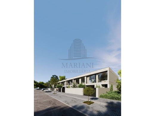 Συγκρότημα ανεξάρτητων κατοικιών σε Εσπίνιο, Espinho