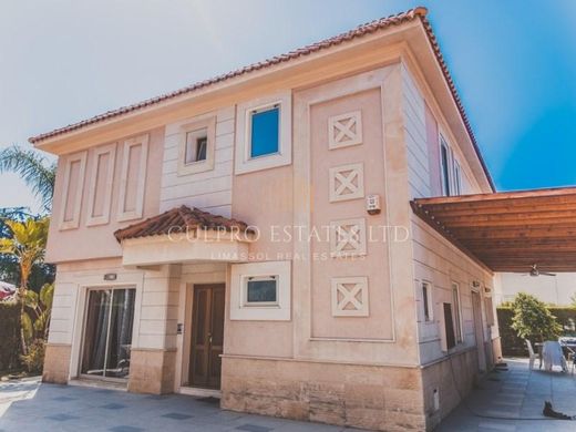 Luxus-Haus in Germasógeia, Limassol District