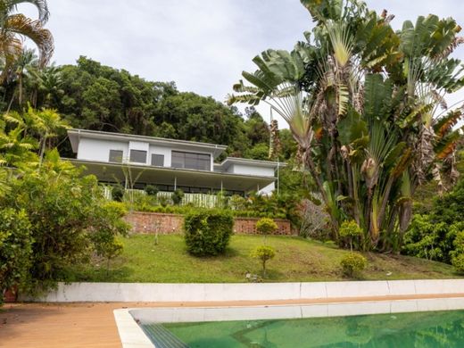 Maison individuelle à Kampong Kota Batu