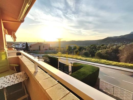 Chalet Pareado en Olesa de Montserrat, Provincia de Barcelona