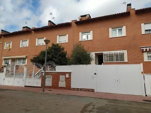 Mehrfamilienhaus in Alcalá de Henares, Provinz Madrid