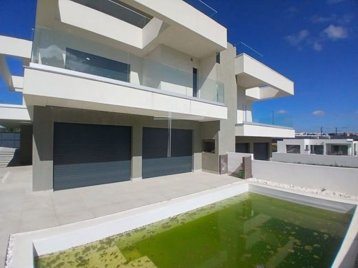 Semidetached House in Charneca de Caparica, Almada