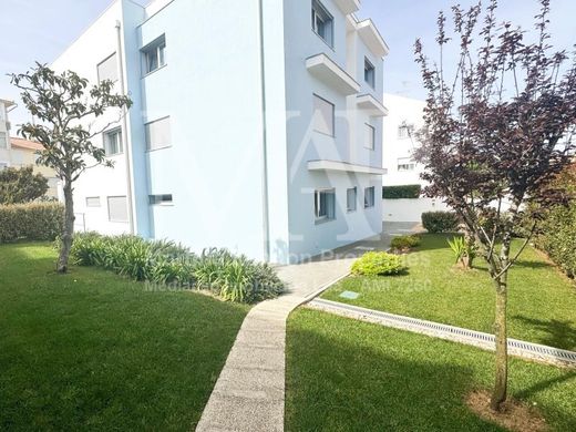 Apartment / Etagenwohnung in Cascais e Estoril, Cascais
