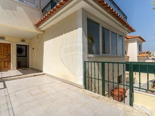 Apartment / Etagenwohnung in Cascais, Lissabon
